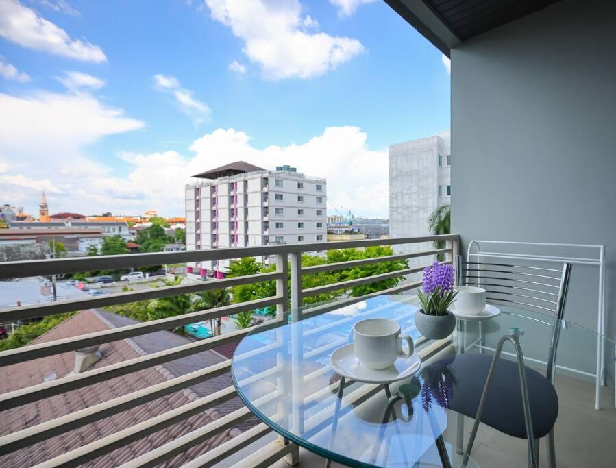 Apartamento Luxury Living In Heart Of Nimman Chiang Mai Exterior foto